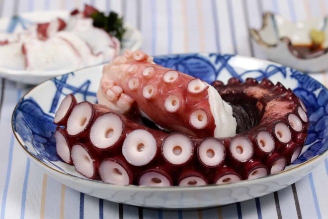 chén râu bạch tuộc luộc