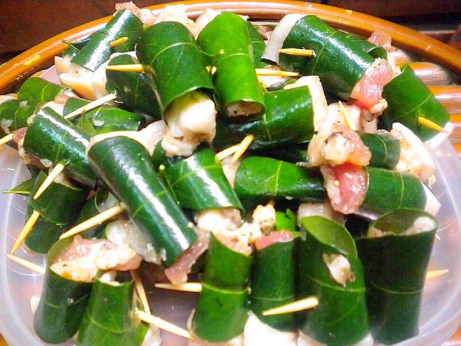 cuộn ba chỉ với lá móc mật