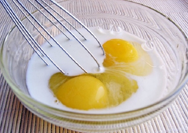 đánh trứng với sữa tươi
