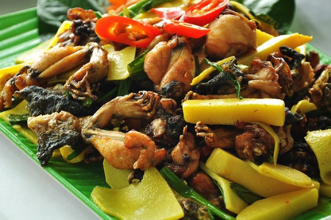 dĩa ếch xào măng lá lốt