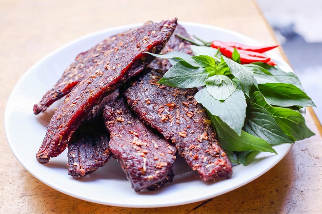 dĩa thịt bò gác bếp