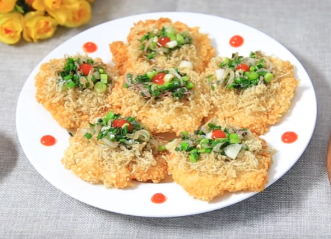 dĩa xôi chiên chà bông mỡ hành bắt mắt
