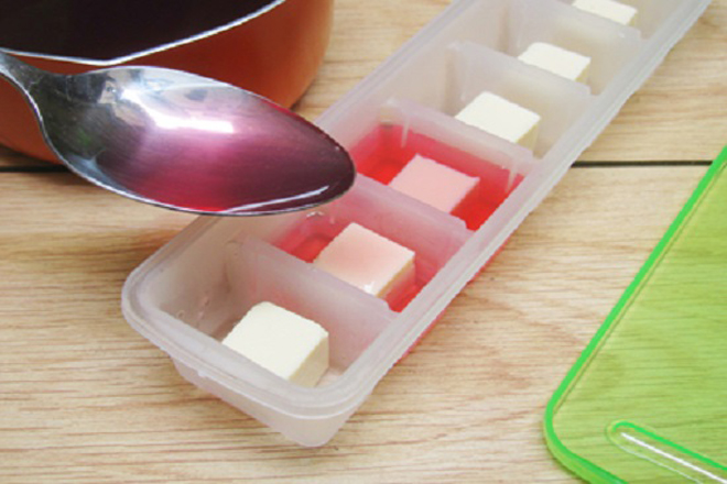 đổ thạch rau câu vào khuôn
