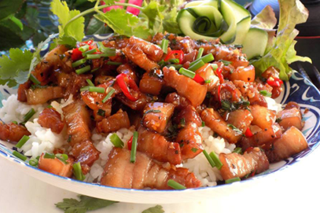 hoàn thành món thịt rang