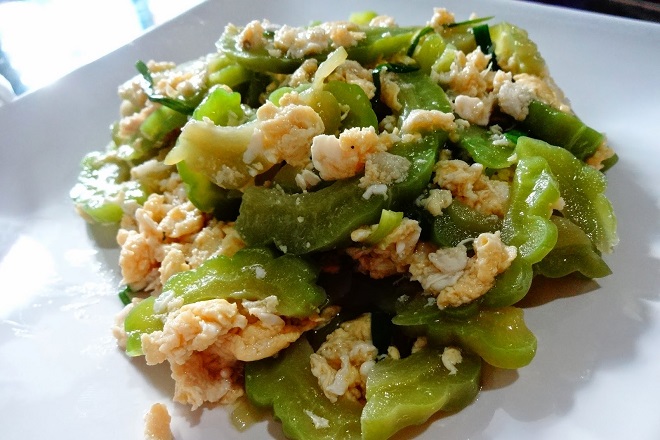 khổ qua xào trứng kiểu Thái Lan