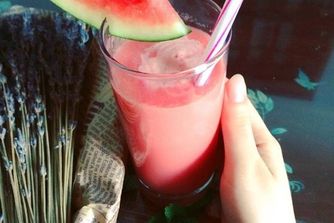 ly sinh tố dưa hấu bánh quy