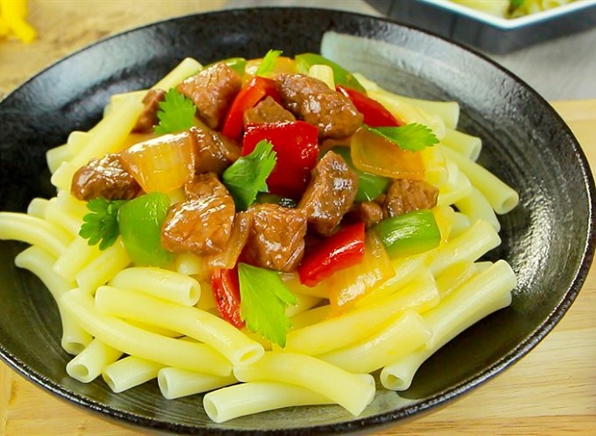 món nui xào bò lúc lắc vừa nhìn đã phát thèm