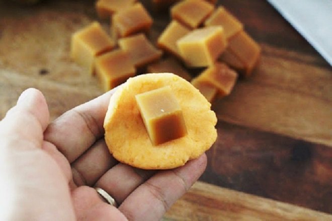 nặn bánh