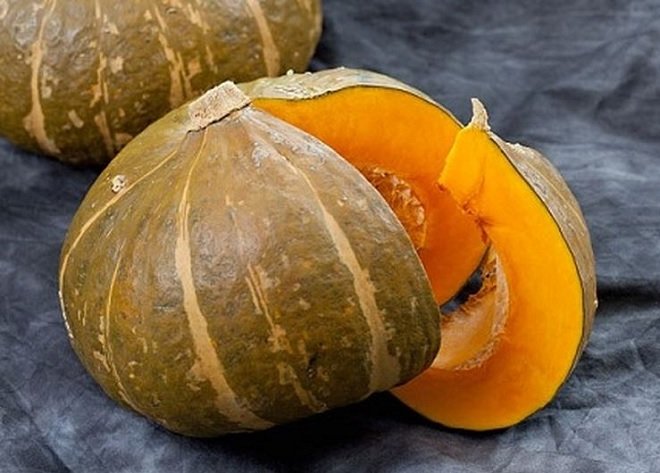 nguyên liệu bí đỏ tạo nên vị dẻo cho chè
