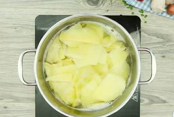 nồi luộc măng chua