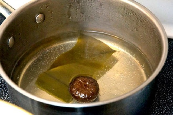 nước hầm từ rong kombu và nấm hương