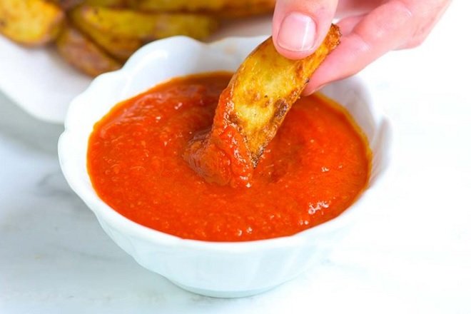 phần tương cà chua chấm khoai tây chiên ngon miễn chê