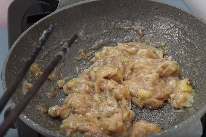 rim chuối có màu đỏ hồng nhẹ
