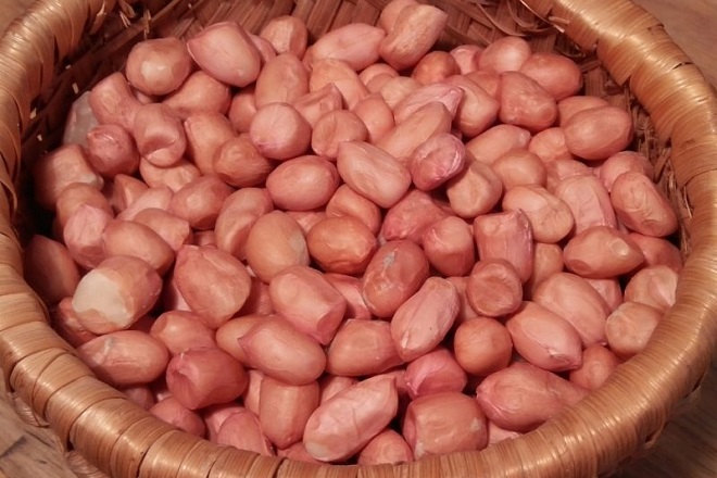 rổ hạt đậu phộng còn nguyên vỏ