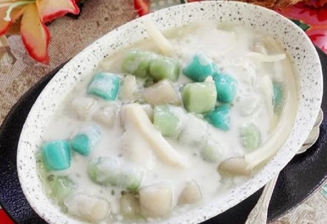 thành phẩm chè khoai môn dẻo dừa non màu sắc sinh động