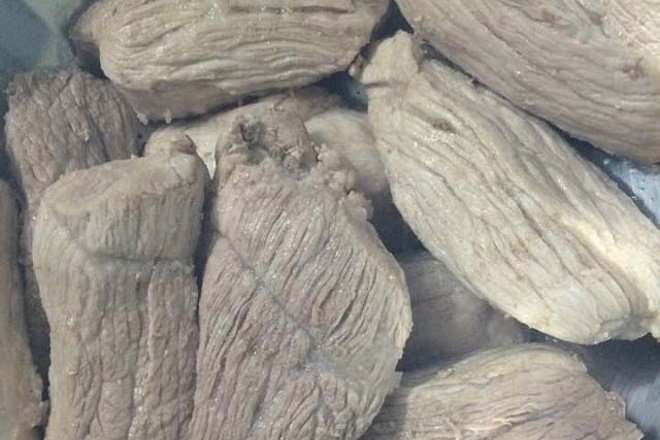 thịt heo giả bò khô miếng luộc chín