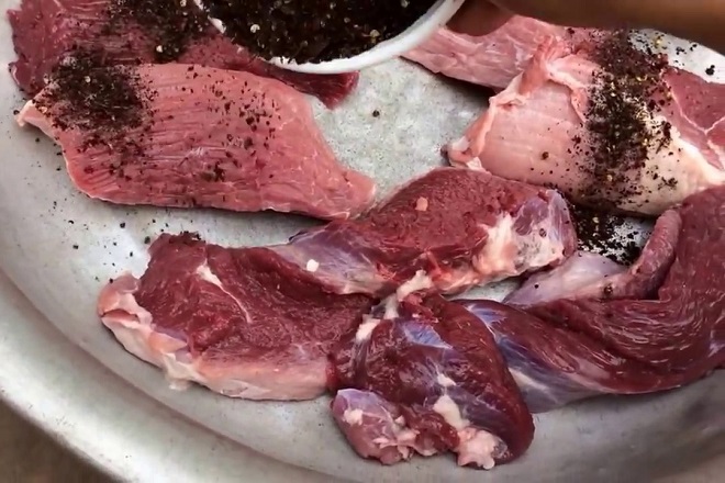 ướp thịt bò gác bếp