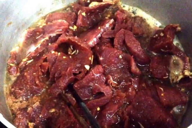 ướp thịt bò với ngũ vị hương