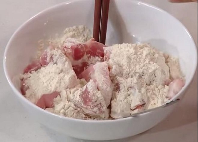 ướp thịt với bột chiên giòn