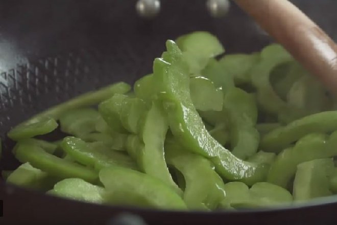 xào mướp đắng