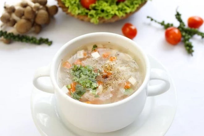 Các loại gia vị và mùi hương nào được sử dụng để gia vị súp hải sản thập cẩm?
