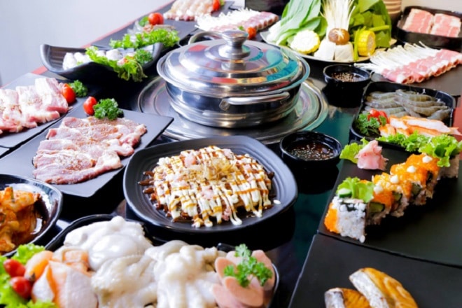 Giá trung bình mỗi suất buffet hải sản tại Phố Biển Phạm Văn Đồng là bao nhiêu?
